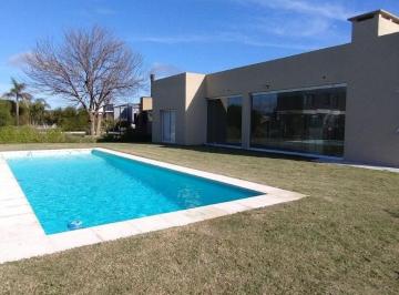 Casa · 205m² · 5 Ambientes · 4 Cocheras · Casa en Alquiler de 5 Ambientes en Barrio Norte, El Cantón, Escobar. Gba Norte