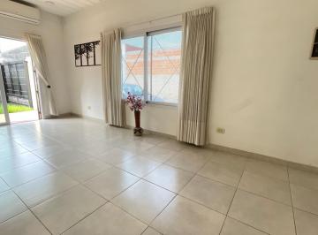 Casa · 47m² · 3 Ambientes · 2 Cocheras · Casa en Venta de 3 Ambientes en Centro de Lujan. Gba Oeste