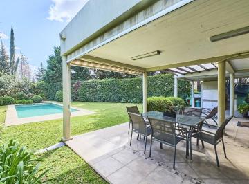 Casa · 210m² · 6 Ambientes · 5 Cocheras · Venta de Casa 6 Ambientes en Grand Bourg Excelente Estado