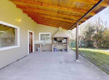 Casa · 30m² · 3 Ambientes · 1 Cochera · Casa en Venta de 3 Ambientes en Villa Rosa con Jardín