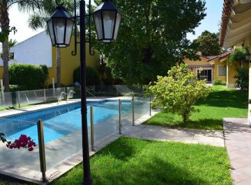 Casa · 395m² · 7 Ambientes · 2 Cocheras · Impresionante Casa en Haedo