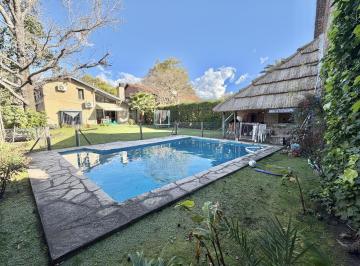 Casa · 228m² · 5 Ambientes · 2 Cocheras · Venta Casa 5 Ambientes con Jardín Pileta y Quincho La Horqueta