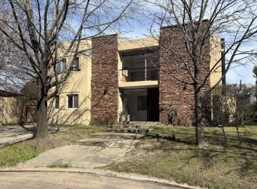 Casa · 210m² · 3 Dormitorios · 1 Cochera · Casa en Alquiler Anual en Santa Maria de Los Olivos