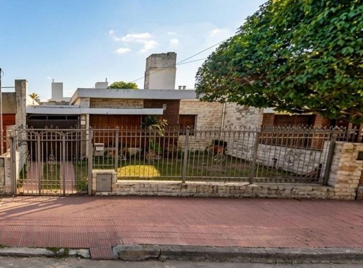 Casa · 140m² · 5 Ambientes · 1 Cochera
