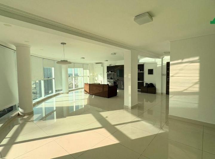 Departamento · 220m² · 5 Ambientes · 1 Cochera