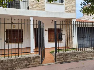 Casa de 8 ambientes, Córdoba · Impecable Casa en Venta - Excelente Oportunidad! Apto Crédito