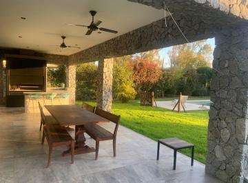 Casa · 340m² · 6 Ambientes · 4 Cocheras · Casa - El Encuentro