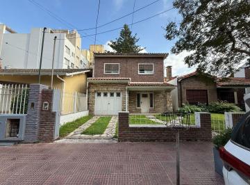 Casa · 177m² · 4 Ambientes · 1 Cochera · Casa en Venta en Victoria!