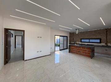 Casa · 101m² · 3 Ambientes · 1 Cochera · Casa 2 Dorm. a Estrenar, Galería con Parrillero y Pileta en Pueblo Esther