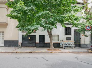Casa · 214m² · 5 Ambientes · 1 Cochera · Venta Casa de Tres Plantas en Lote Propio con Garage y Quincho en Parque Chacabuco