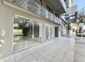 Local comercial · 70m² · Excelente Local de 6,5 m de Ancho, en Nuñez Sobre Av Cabildo