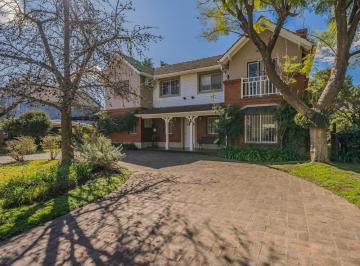 Casa · 201m² · 5 Ambientes · 2 Cocheras · Venta Casa Estilo Canadiense con Pileta Climatizada Barrio Cerrado La Tranquera Pilar