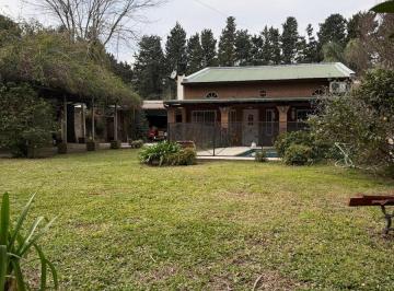 Casa · 100m² · 10 Ambientes · 3 Cocheras · Casa en Alquiler en Funes Calle La Taba 1900, a Una Cuadra de Ruta 9