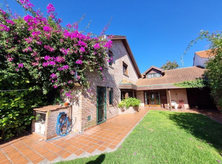 Casa · 510m² · 5 Ambientes · 1 Cochera