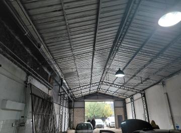 Local comercial · 300m² · 4 Ambientes · Alquiler de Galpon en Rta 8