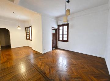 Departamento de 4 ambientes, Recoleta · Amplio Departamento de 3 Dorm. con Patio en Recoleta