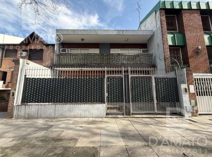 Casa · 235m² · 5 Ambientes · 1 Cochera