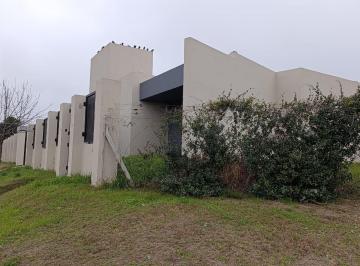 Casa · 1350m² · 8 Ambientes · 4 Cocheras · Casa en Venta en Las Moras Aldea Rural - Sin Terminar