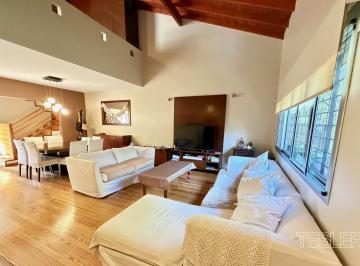 Casa · 185m² · 5 Ambientes · Venta Casa Saavedra Totalmente Reciclada 3 Dorm. 3 Baños Completos Living Comedor Doble Altura