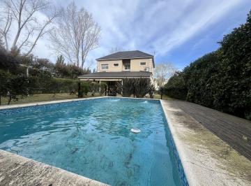 Casa · 205m² · 6 Ambientes · 4 Cocheras · Venta Casa Tipo Chalet en Las Acacias de Hudson | Lote 693 m² | Gran Jardín y Piscina | Apto Crédito