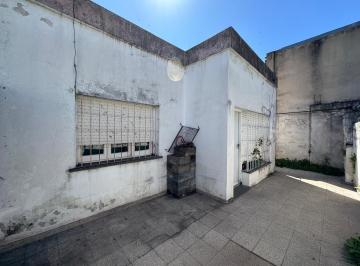 Casa · 82m² · 4 Ambientes · Casa Venta Interna Unica No PH a Reciclar Dos Dorm., Patio en Barrio Jose Cura - Rosario