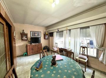 Casa · 108m² · 4 Ambientes · 1 Cochera · Casa en Venta 3 Dorm., Dos Baño, Cochera, Patio en Rosario - Luis Agote
