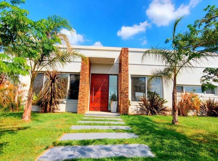 Casa · 153m² · 5 Ambientes · 2 Cocheras