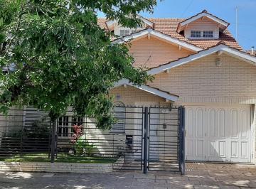 Casa · 167m² · 4 Dormitorios · 1 Cochera · Casa en Lomas de Zamora Oeste