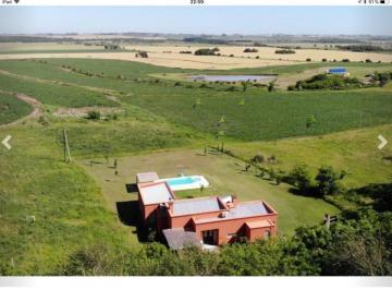 Casa · 140m² · 4 Ambientes · 3 Cocheras · Venta Quinta Amoblada en Victoria - Entre Rios