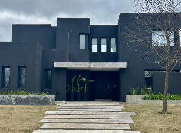 Casa · 280m² · 5 Ambientes · Casa en Alquiler Temporario en La Calesa, Pilará