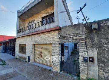 Casa · 87m² · 5 Ambientes · 1 Cochera · Venta en Block en Av Lamadrid Al 1600 - 211 m² de Superficie