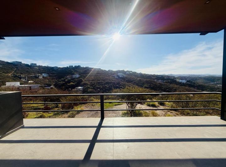 Casa · 330m² · 3 Ambientes · 2 Cocheras