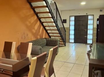 PH de 3 ambientes, Hurlingham · Hermoso Duplex con Cochera Cubierta, Patio y Parrilla! 84 m Cubiertos! Rejas, Muy Seguro.