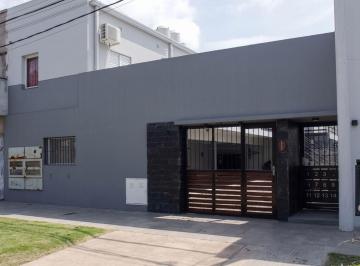 Departamento · 33m² · 2 Ambientes · 1 Cochera · Alquiler/departamento/cochera/servicios/patio.