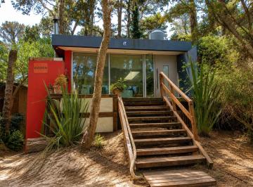 Casa de 4 ambientes, Mar Azul · Casa Moderna 4 Ambientes Rodeada de Pinos en El Bosque