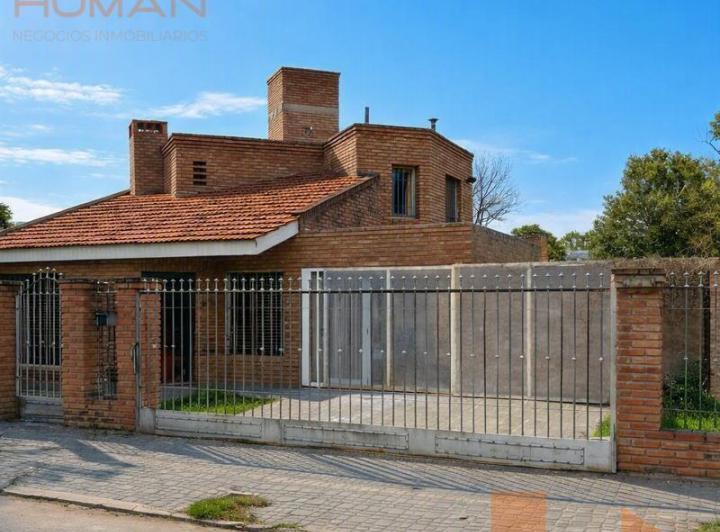 Casa · 173m² · 7 Ambientes · 1 Cochera