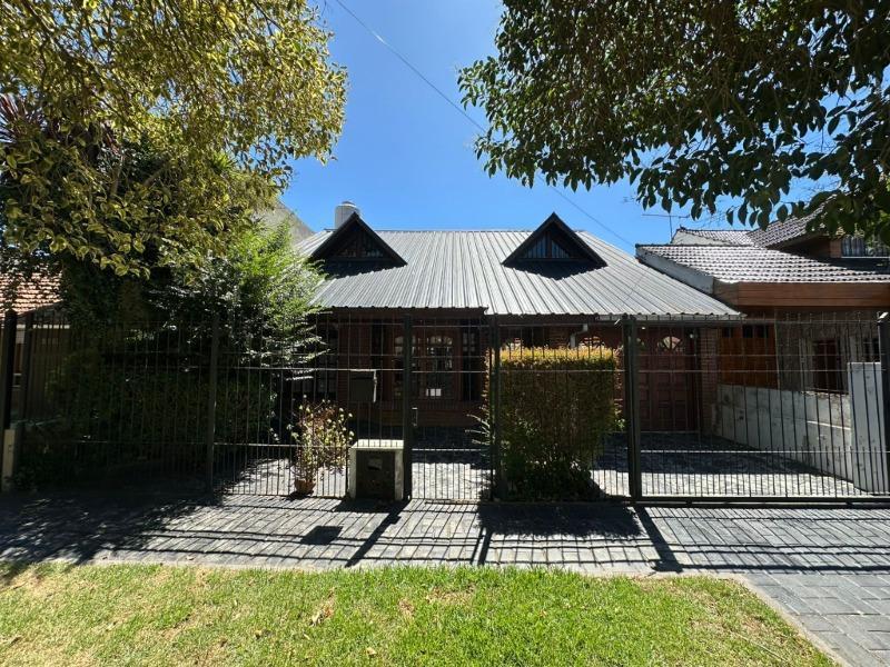 Chalet de 5 Ambientes en Excelente Estado