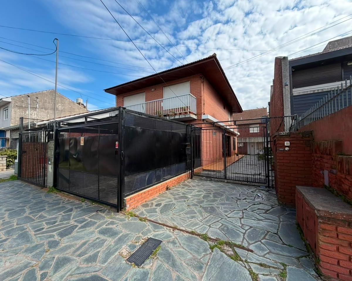 Ph 2 ambientes en planta baja, en excelente ubicacion del barrio Parque Luro