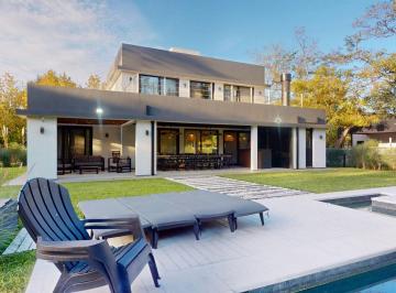 Casa · 200m² · 5 Ambientes · 2 Cocheras · Casa en Venta Miralagos