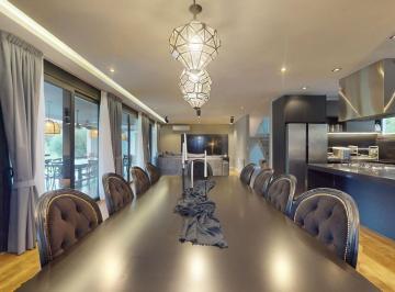 Casa · 200m² · 5 Ambientes · 2 Cocheras · Casa en Venta Miralagos