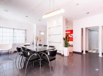 Casa · 180m² · 4 Ambientes · 1 Cochera · Casa 4 Ambientes con Cochera, Quincho y Pileta!