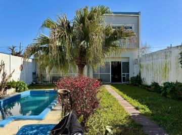 Casa · 199m² · 4 Dormitorios · 2 Cocheras · Casa - Villa Elvira