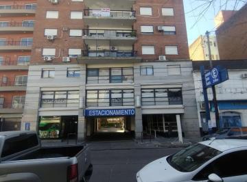 Oficina comercial · 213m² · 6 Ambientes · 1 Cochera · Amplia y Moderna Oficina con Cochera en Moron