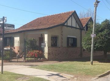 Casa de 7 ambientes, Lomas de Zamora · Chalet en Venta, Temperley 5 Dorm.