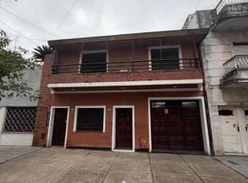 PH · 116m² · 4 Ambientes · Amplio PH en Parque Chacabuco con Patio y Terraza