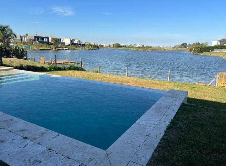 Casa · 292m² · 5 Ambientes · 1 Cochera