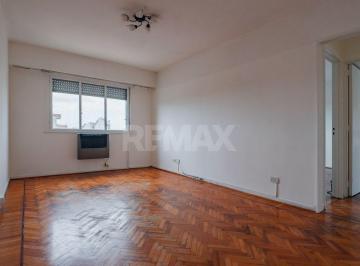 Departamento · 74m² · 4 Ambientes · Venta Depto 4 Ambientes, Floresta, Balcón Luminoso
