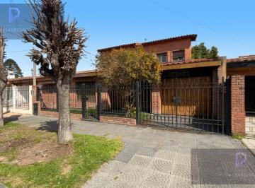 Casa · 200m² · 5 Ambientes · 2 Cocheras · Casa en Venta Los Polvorines 5 Ambientes con Pileta
