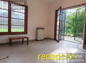 Casa · 240m² · 4 Ambientes · 2 Cocheras · Alquiler Casa con Mega Suite en El Talar de Pacheco