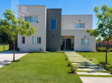 Casa · 200m² · 5 Ambientes · 1 Cochera · Venta - Casa 5 Ambientes, Jardin - San Gabriel, Villanueva